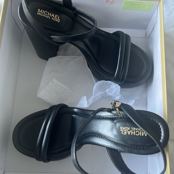 Michael Kors platform Sandal - Picture 4 of 7